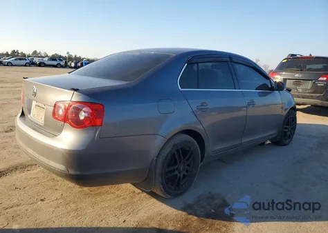 2005 Volkswagen New Jetta 2.5L Option Package 1 z USA, uszkodzony, nr VIN 3VWSF71K75M622502